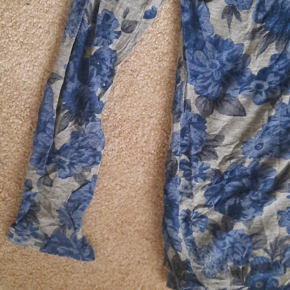 💙🌹Blue Rose top‎ - Picture 3 of 4